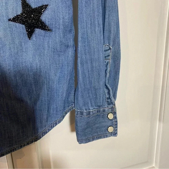 Gap Women's Denim Pearl Snap Shirt M Halloween Sugar Skull Patch Beaded Stars - Picture 3 of 12